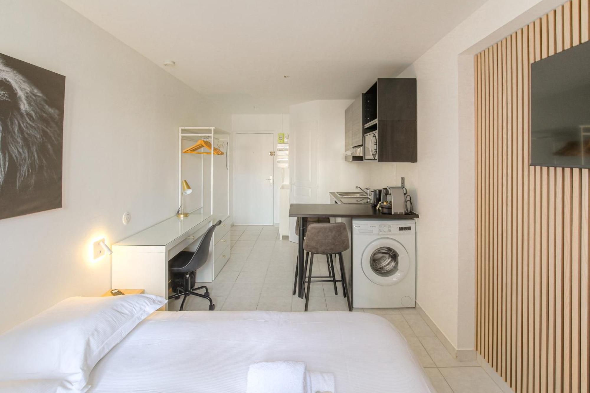 Lionne-stade Du Lou Appartement